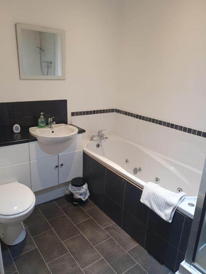 Spacious 2 Bed Appartment Next To Bae With Spa Bath Barrow-in-Furness Ngoại thất bức ảnh